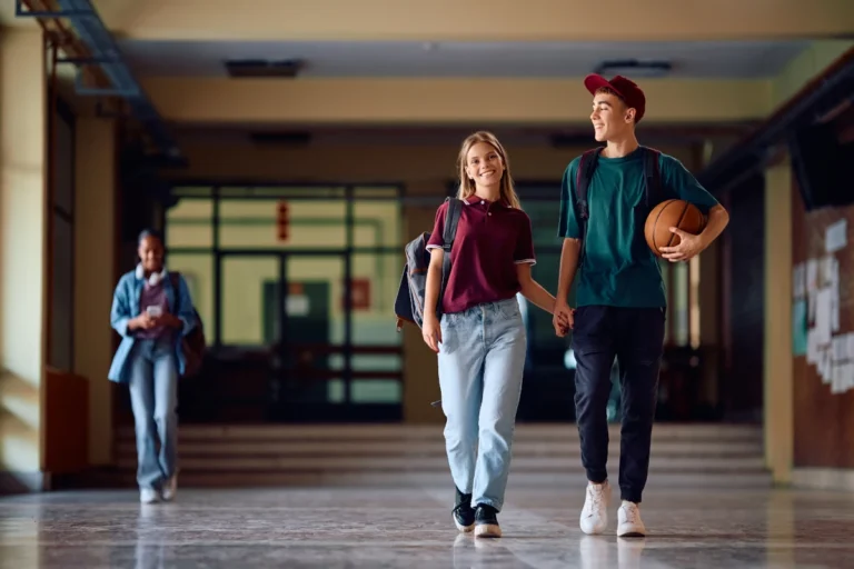 Seksualność nastolatków - przemilczane problemy młodych